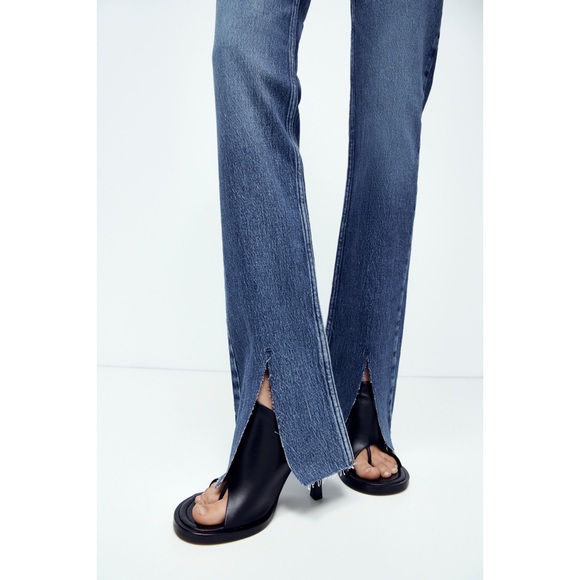 Zara NWT Slim Fit High Rise Split Hem Flare Jeans 2 26 - Picture 3 of 12